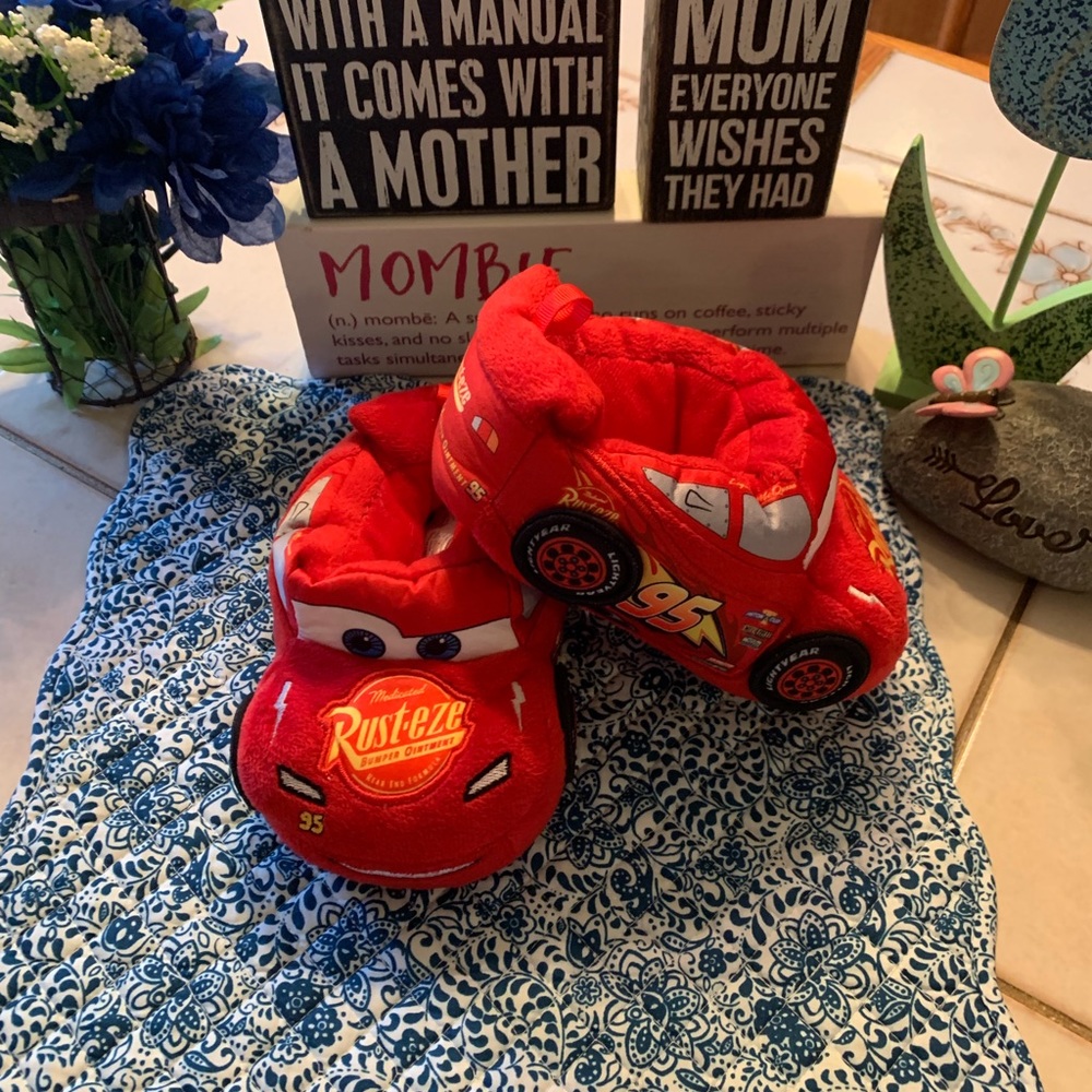 🚘Disney Cars Slippers McQueen Toddler Size 7-8🚘